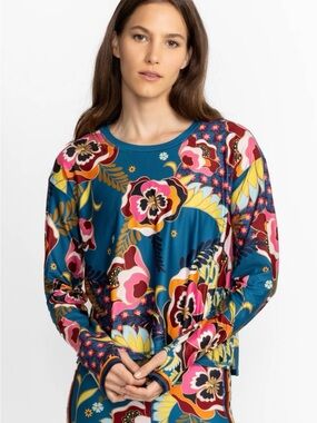 Johnny Was Promisino Step Hem Tee With Flyaway Back, Sz L (p2p 23”)